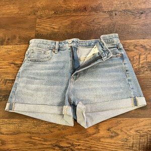 American Eagle light wash denim mom shorts. size 6.